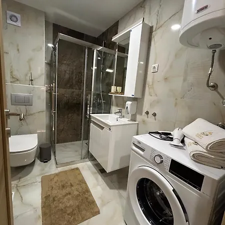 Jovanov * 兹拉蒂博尔